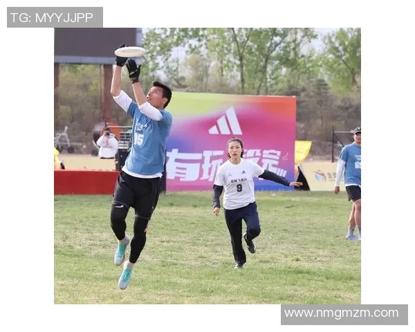 深圳飞盘队与北京飞盘队赛后复盘探讨团队协作的成功与不足之处