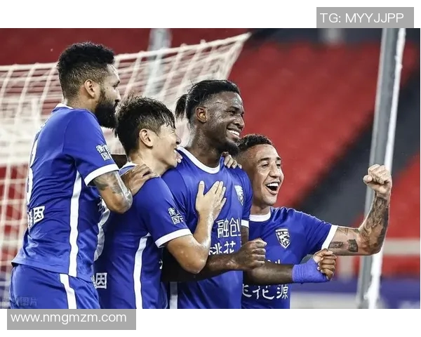 恒大与香港东方激烈对骂引发球迷热议赛场外的纷争与情绪对抗