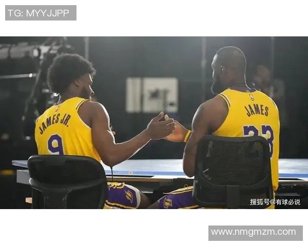 詹姆斯父子同场竞技倒计时布朗尼正式宣布参加NBA选秀